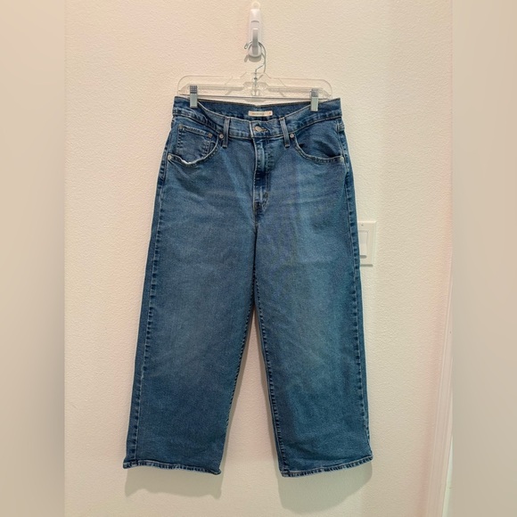 Levi's Denim - Levi's Blue Denim Jeans with White Stitching High-Rise Wide Leg Size 31